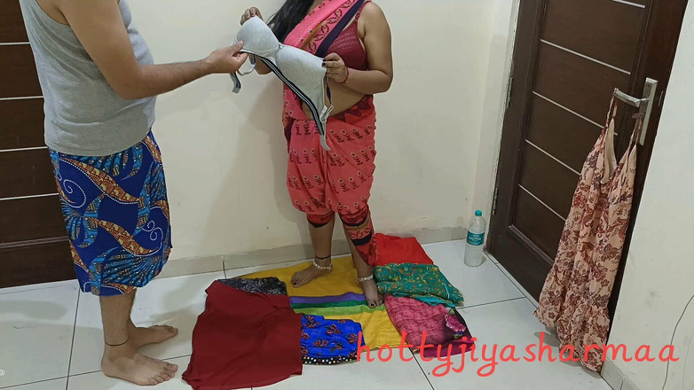 Hotty Jiya Sharmaa: Ragazza delle vendite scopata da una persona sconosciuta durante la...