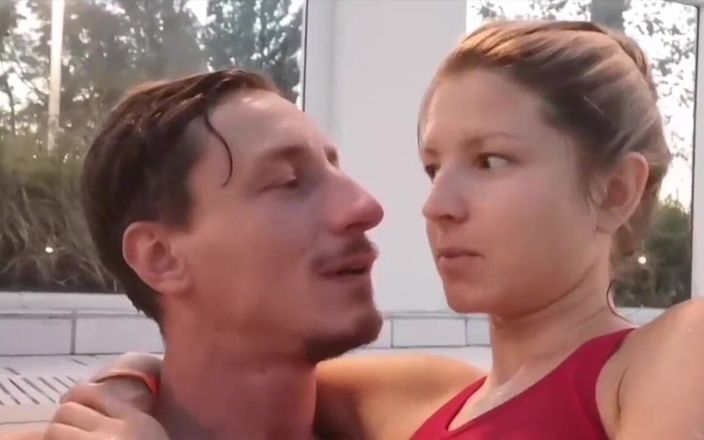 Gina Gerson: Ризикований трах в туалеті