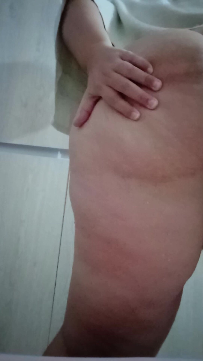 Jaky2023: Urocza Latynoska właśnie skończyła kąpiel i zabawę z jej cyckami