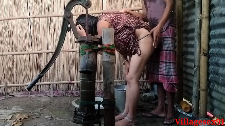 Villagesex91: Деревенская жена трахается на улице с другом мужа