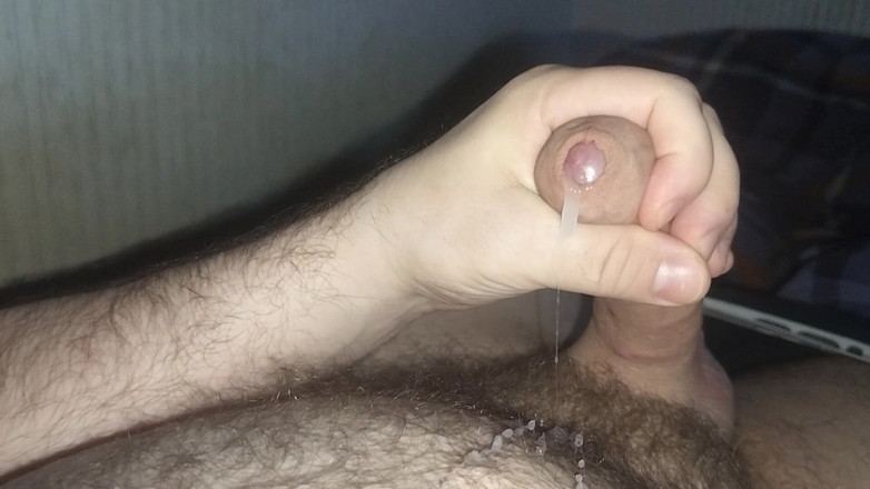 Uhri: Masturbasi di ranjang sampai dicrot di perut berbuluku