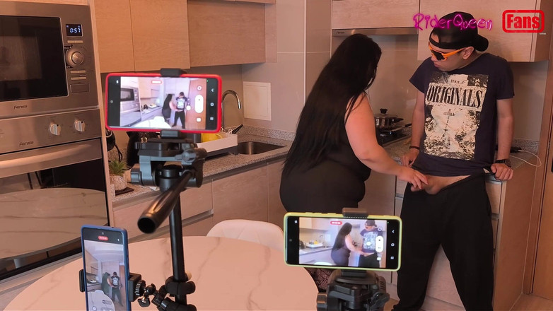 Riderqueen: Video für fans - stiefsohn besucht stiefmutter in der küche