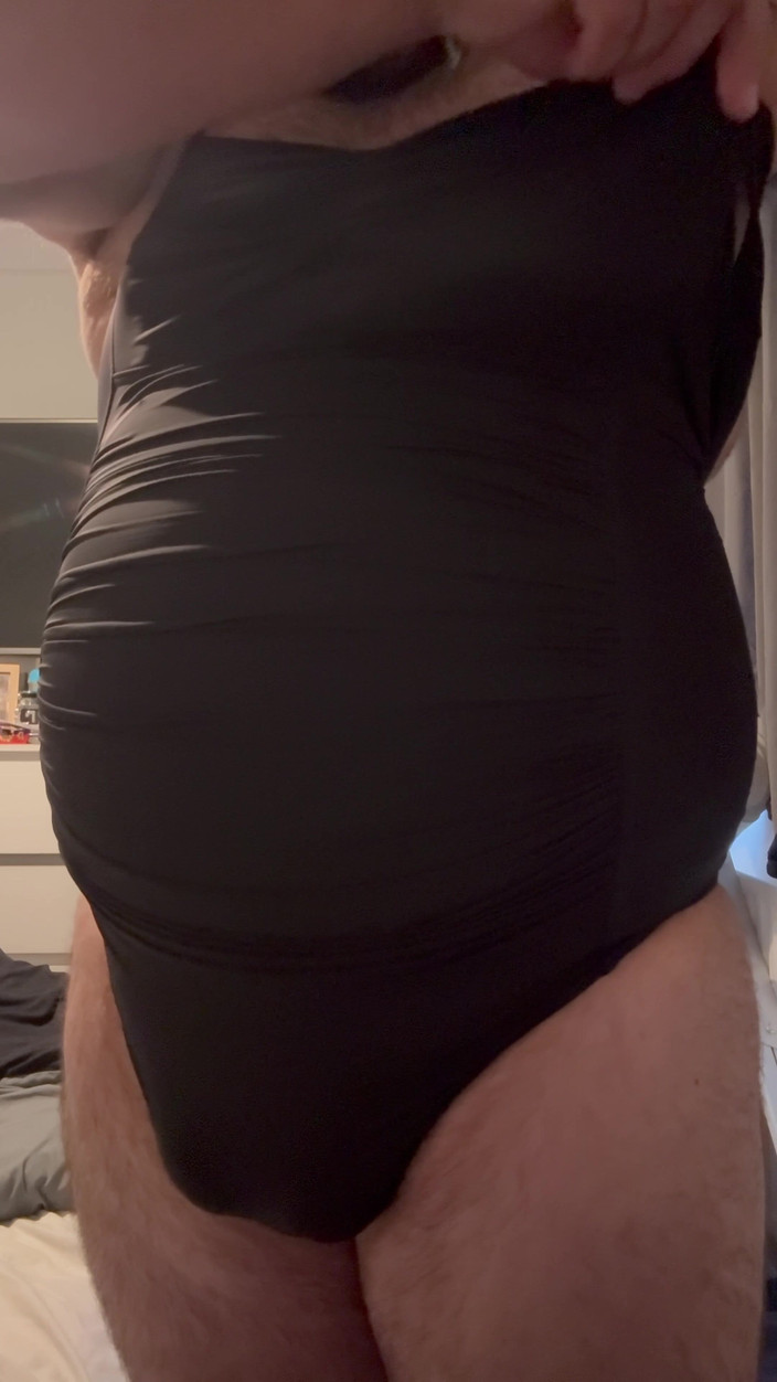 Shaun Cbt: アンダークローズドレスにアンダーカバーボンデージと乳首クランプをつける