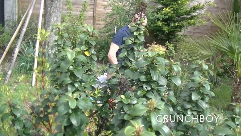 Ass slut fucked bareback: 2221 sürtük twink olgun yaşlı adam tarafından açık havada sikiliyor