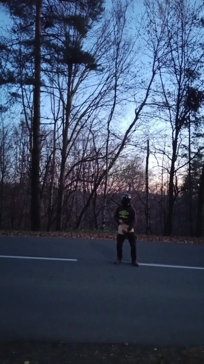 kickerscooter: 我在公共场合自慰被陌生人发现