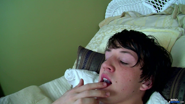 Homo Emo: Hung Teen Cum Eating Solo!