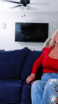 80 yaşındaki sürtük üvey annem Anneke Van Buren'i sikiyorum
