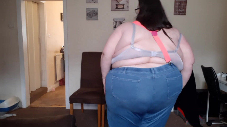 SSBBWLadyBrads: SSBBW is she too fat for clothes