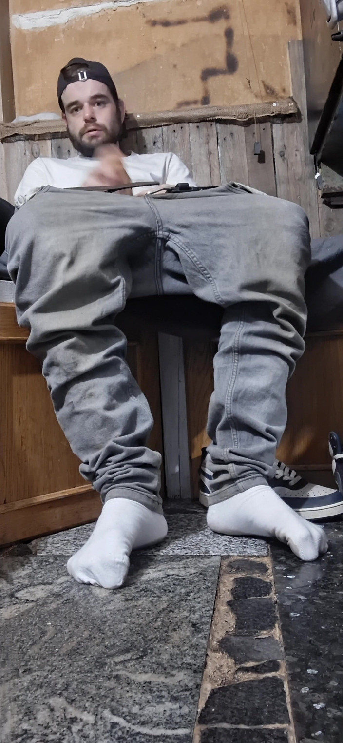 jerkofflover: Masturbujem V Bielom Tričku a Rifliach Kompilácia Z Týchto Videí