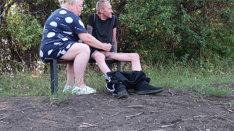 Zona901: Ein nachbar in einem park wichst meinen schwanz, bis ich...