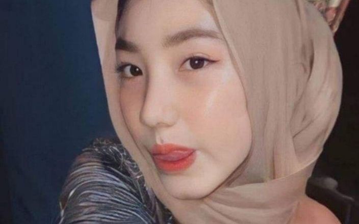 Jilbab69: Sau khi học thủ dâm trong nhà vệ sinh