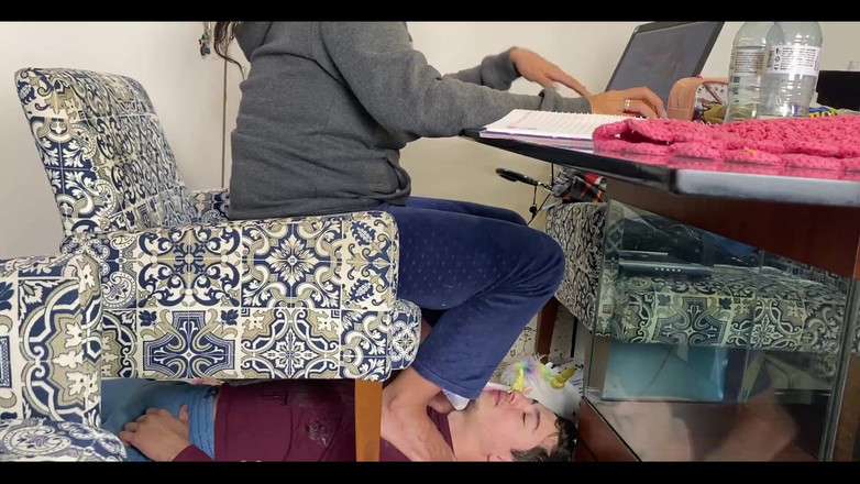 KiffaFeet: Bohyně Kiffa má skutečné otroky k použití