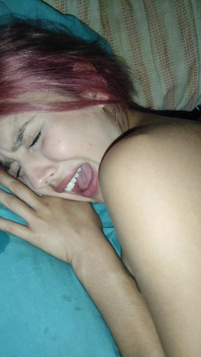 Endemoniados: Rough fuck and creampie at night for a skinny little...