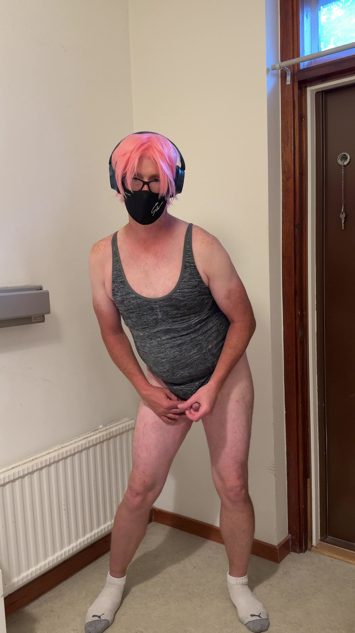 Julia Trans: Trany Výprask zadku, koule a masturbace a stříkání pro tátu