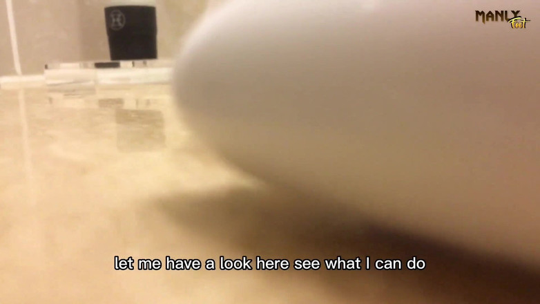 Manlyfoot: 典型的な無礼な巨人!- とにかく大きな友達が欲しかった!- マンリーフット - - バスルームのマイクロヒューマン