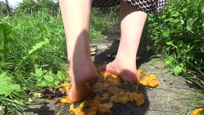Goddess Misha Goldy: I will feed you from my feets &amp; toes! Apricots crush...