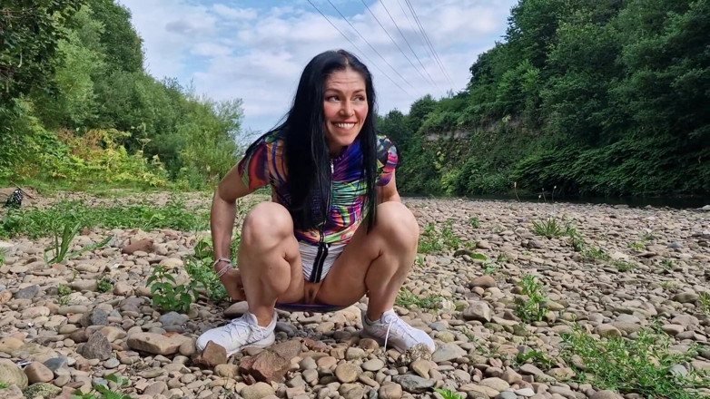 Nicky Brill: Naked Outdoor with Wide Open Pussy and Peeing