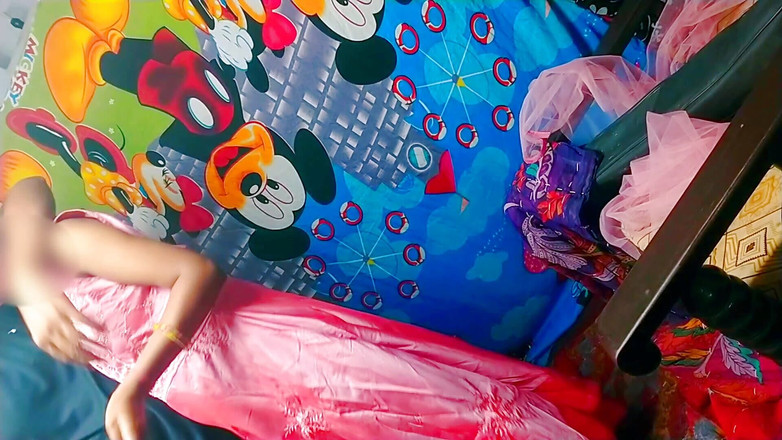 Rakul008: Adik tiri remaja paling imut dengan setelan pink salwar