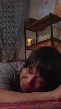 A Massage Girl at a Thai Massage Parlor in Kinshicho, Famous for Its Excessive Closeness, Is Actually Very Weak to Pressure