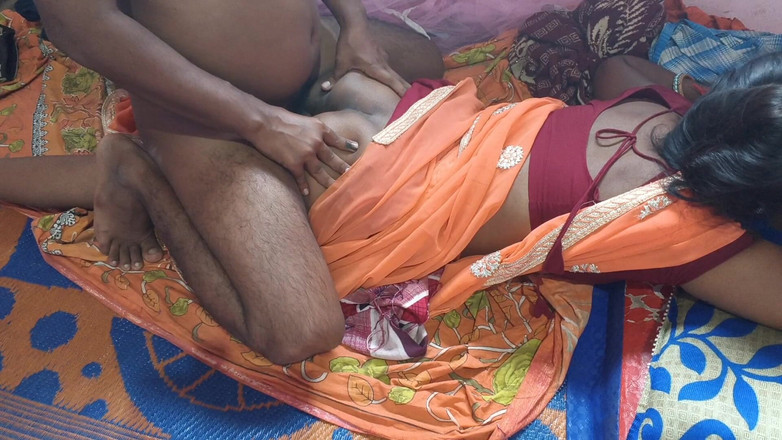 Sobha rani: jeth ji 在她的欧文房子印地语性爱视频中，热辣的新婚 bhabi 中出