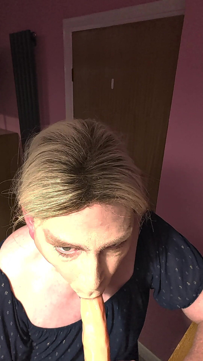 NikkiGee: Nikki leva um vibrador grosso