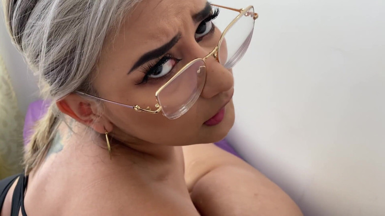 Naty Delgado: Je baise ma meilleure amie dans la piscine jusqu’à ce...