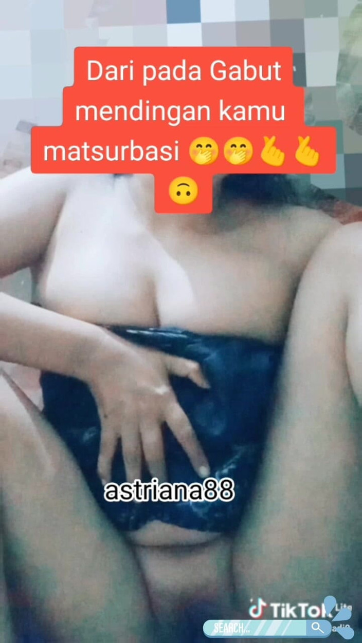 Astriana88: ここに来て、ハニー、本当にあなたのチンポが欲しい