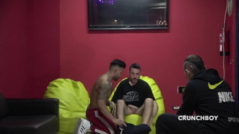 Bareback spy cam from Spain: Favio Vado fucked raw by XXL cock