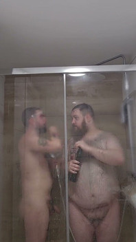 Beruang Dalam Mandi! (Tiada Seks)