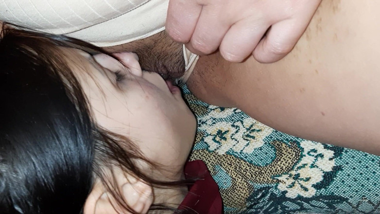 Lesbian-illusion: Sekretarisku melakukan jilat memekku berisiko di bawah meja waktu rapat
