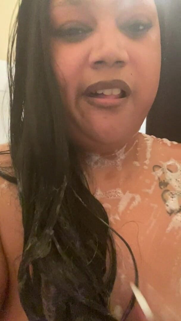 Misskelly80: Pizdă cu săpun