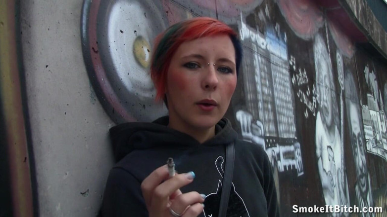 Smoke it bitch: Kim - street smoke