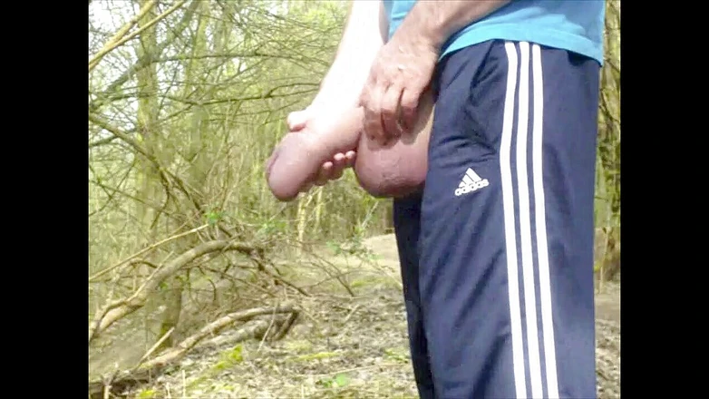 Monster Meat: Risky outdoors pissing exib kinky play