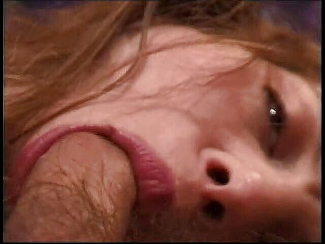 The Anal Queens: 털이 무성한 보지를 뒤에서 채우는 Nina Asstin