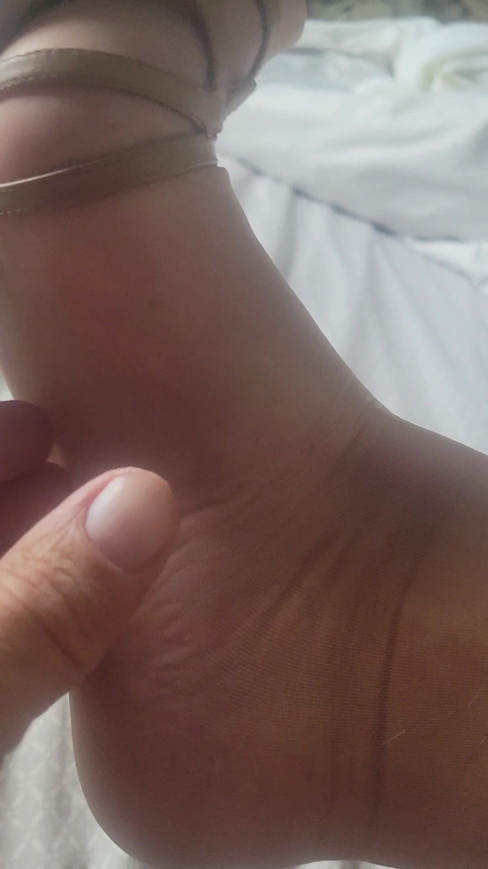 Feet Lover: Нейлон, високі підбори і сперма