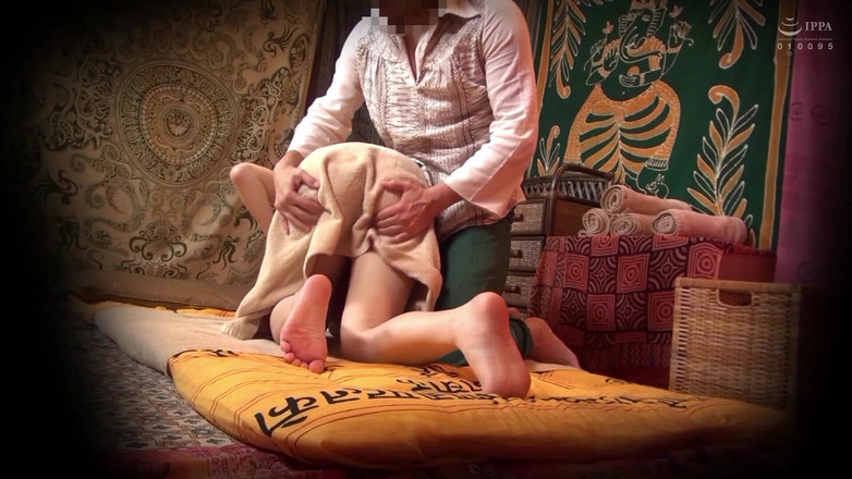 Raptor Inc: Phụ nữ đã kết hôn bị bắn tinh bởi bàn tay...