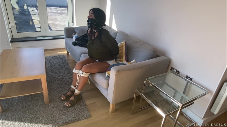Latina Fetish: Латина в: Исследователь попал в плен, связали и заткнули рот!