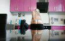 Intim media: BBW with sweet ass playing on the kitchen