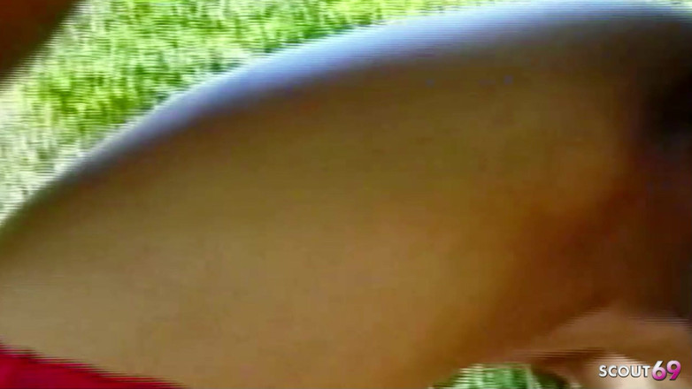 Shemale TS Collection: Rubia transexual follada secretamente en el bosque en su culo...