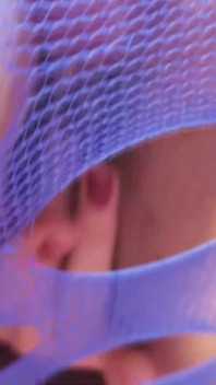 Süper seksi iç çamaşırlı büyük götlü evli kadın büyük bir boşalma alıyor