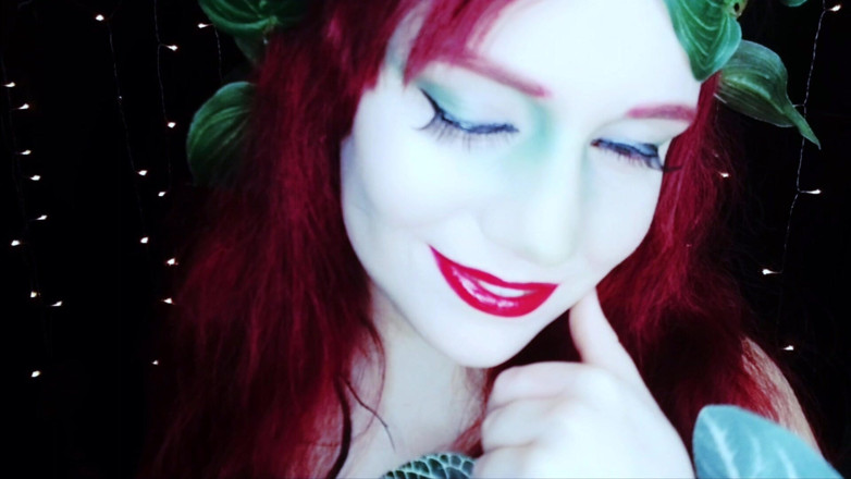 Scarlet Vixen: Poison Ivy - Loving Kisses