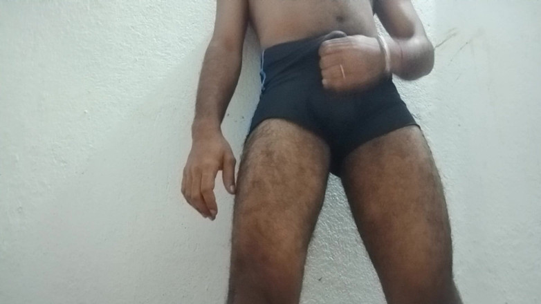 Johny97: Hadi sikişelim.sikime otur sonra amını pompalayım