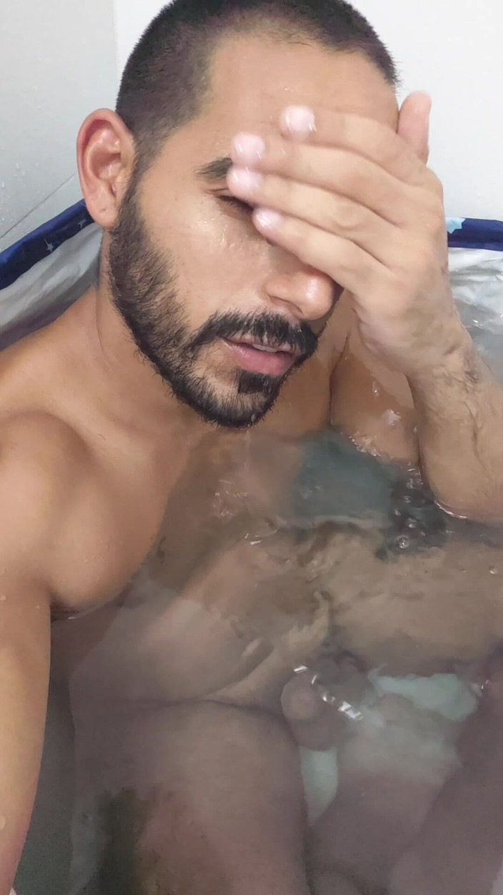 Grayalpha: 목욕 중 정액