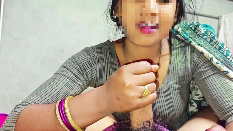 Bangala bhabhi: Village Bhabhi Hot Masterbuting and Cum in Mouth