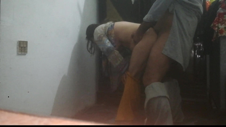 desi boy 418: Sora vitregă a soției se fute în casa ei