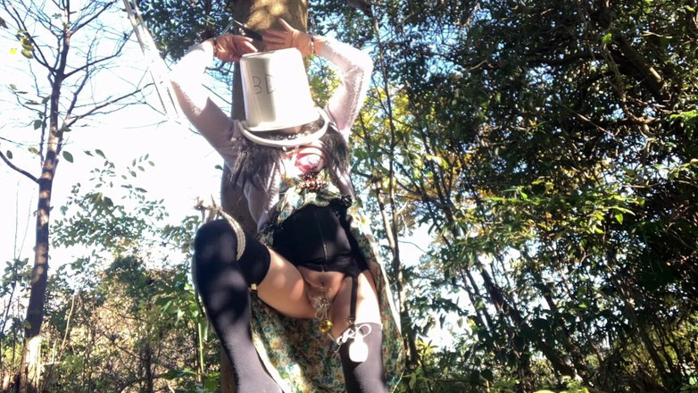 megu2002: 23号训练师的指示：如果把桶放在一条腿上，会受到惩罚