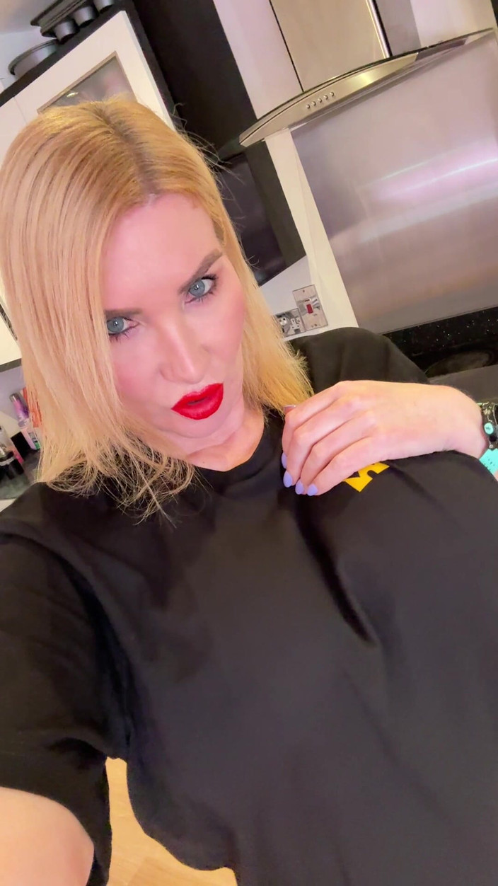 Sophie James: Спасибо Faphouse за футболку