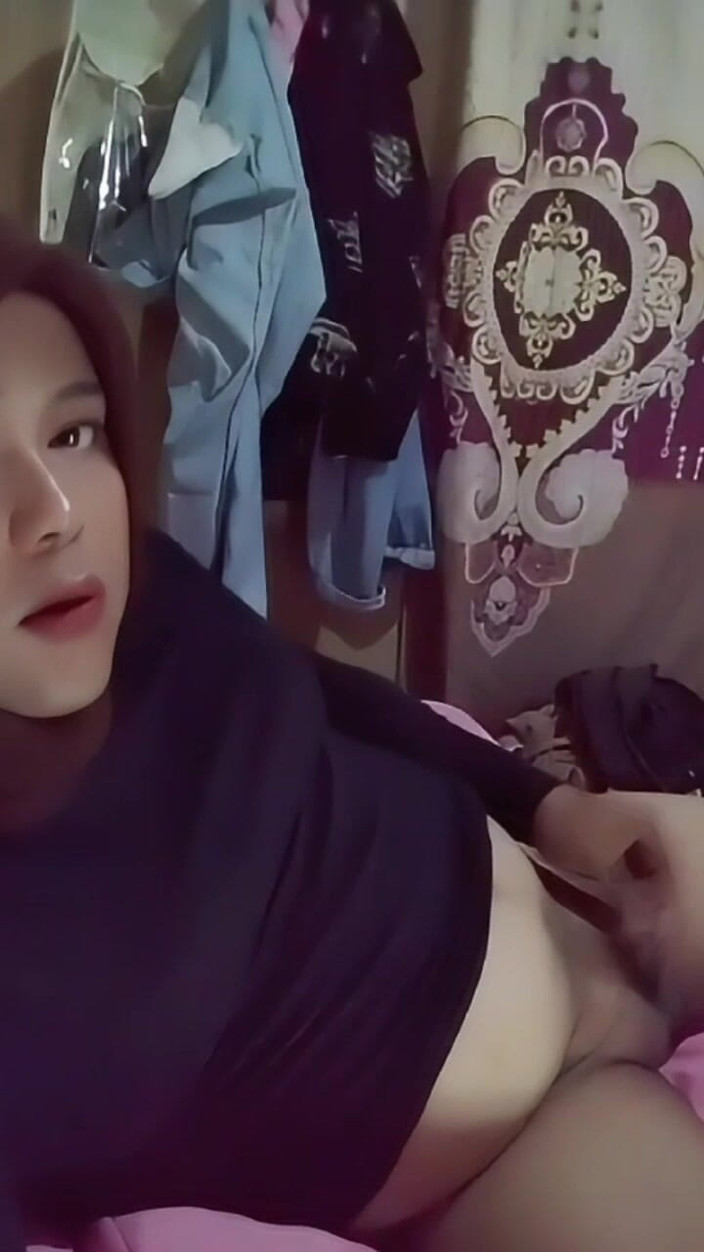 Ivvy Crossdresser: Ivvy Is Very Horny in Her Bedroom