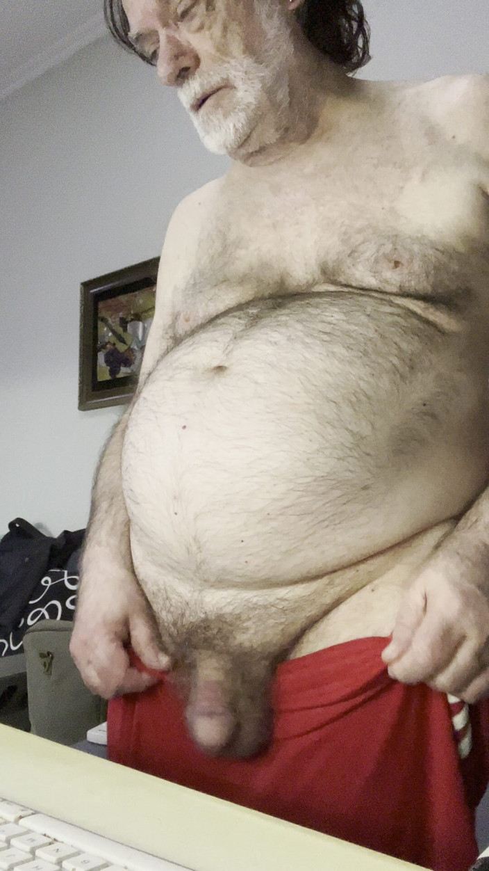 Coach Karl dude lodge: 08.12.2025 Obnažování kraťasů v tělocvičně