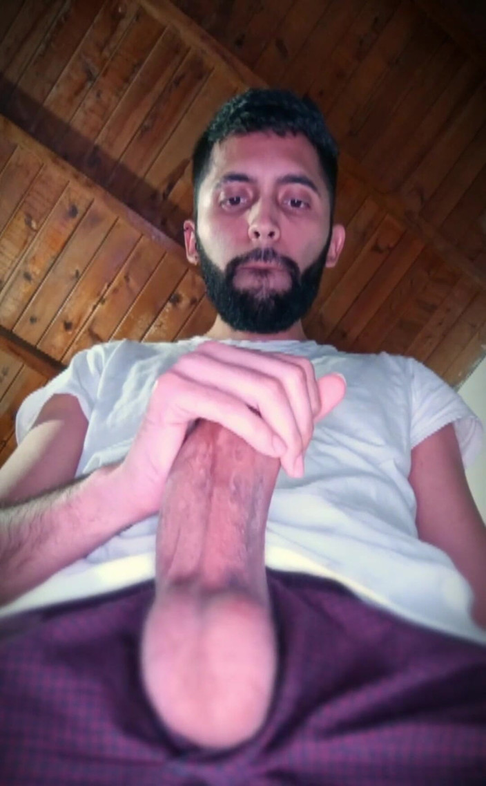 Camilo Brown: Intense masturbation with spit before bed